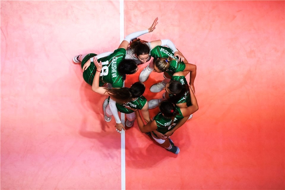 Волейболистките от националния отбор на България се изправят срещу силния