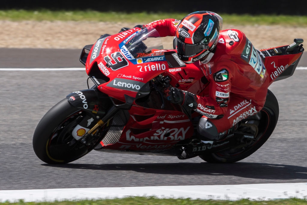 Данило Петручи със заводски Ducati записа най бързата обиколка в третата