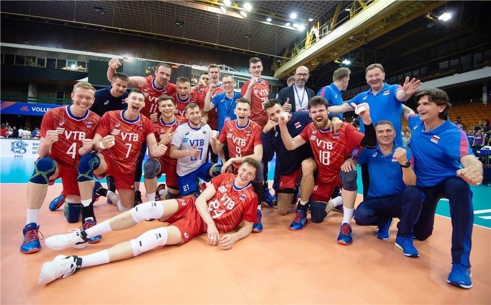 Миналогодишният победител във Волейболната Лига на Нациите Русия записа драматична