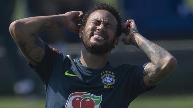 Полицията връчи призовка за съда на бразилската звезда Неймар съобщи