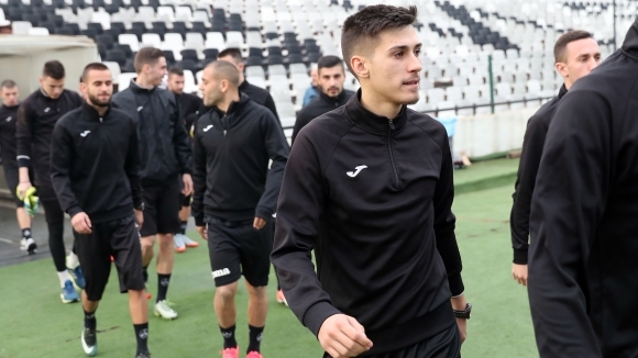 Младият защитник Димитър Буров почти сигурно напуска Славия научи Sportal bg