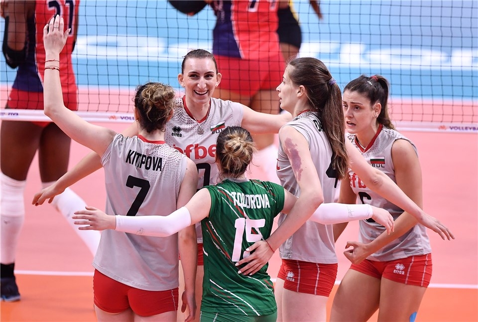 Волейболистките от националния отбор на България излизат срещу коравия тим