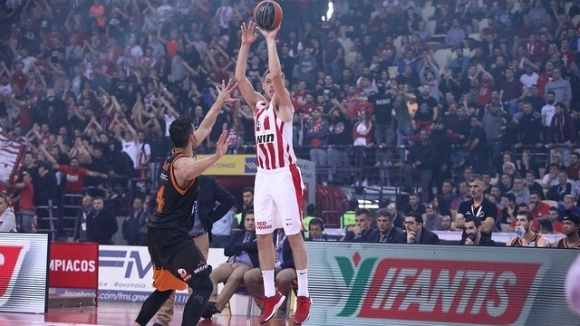Най добрият български баскетболист в момента Александър Везенков е стартирал