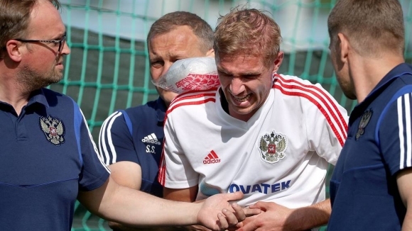 Руският футболен национал Юрий Газински е претърпял успешна операция на