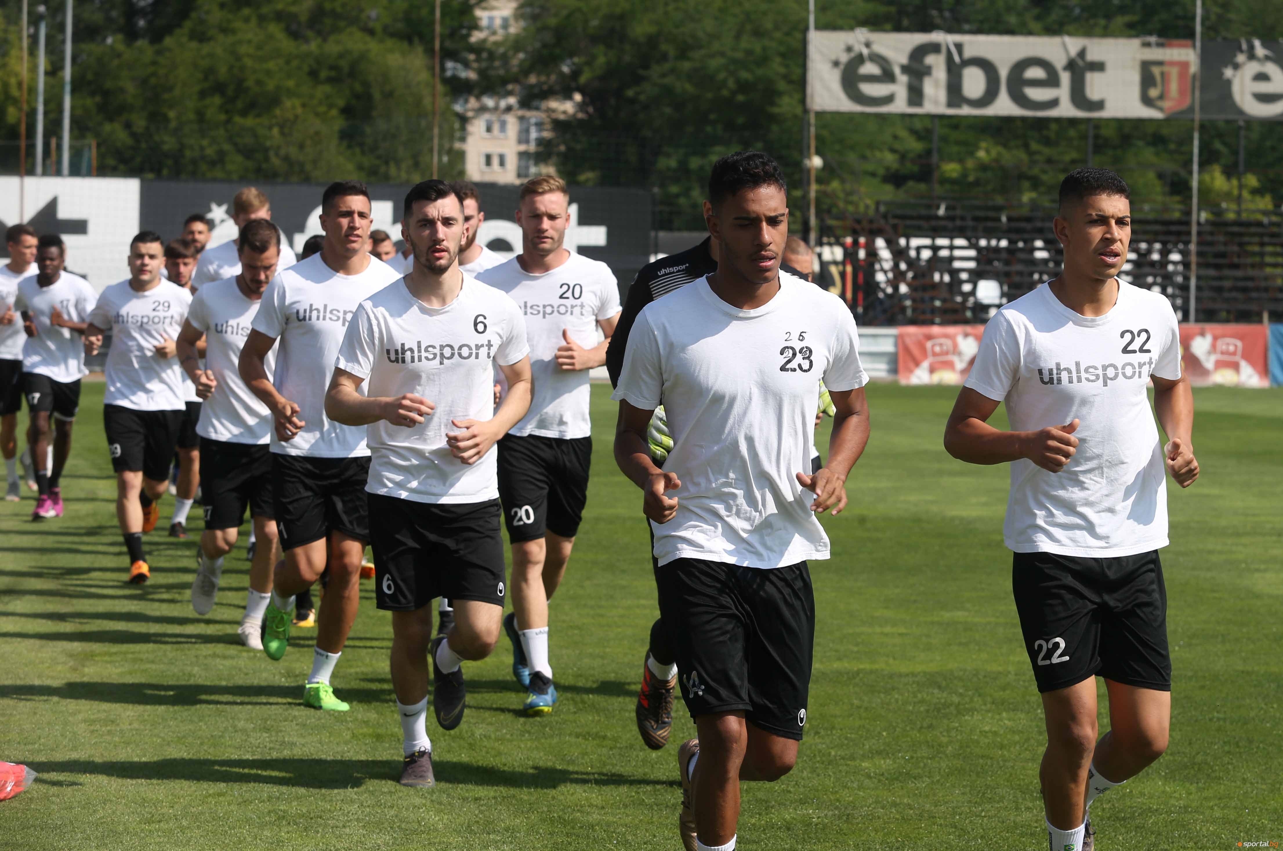 Двустранна игра ще реши съдбата на каращите проби в Локомотив