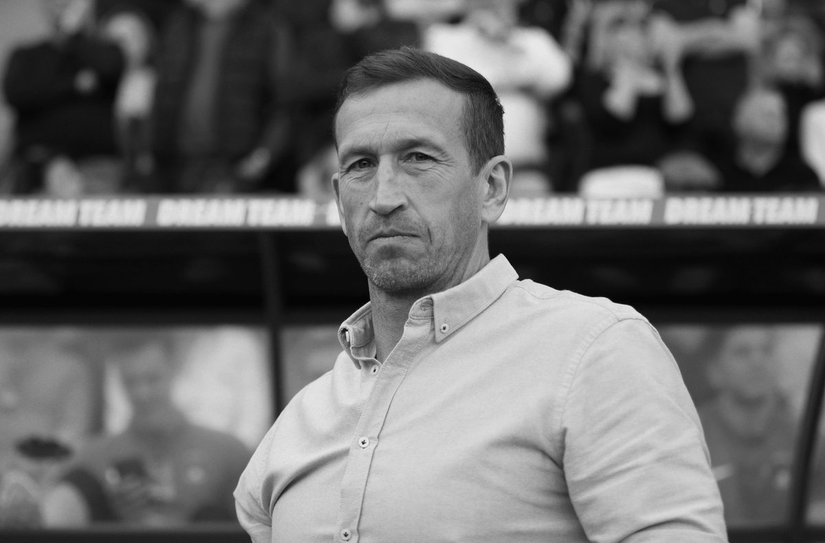 Легендата на Тотнъм и мениджър на Лейтън Opиент Джъcтин Единбypг