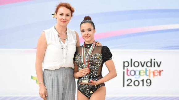 Завърши шестия международен турнир по художествена гимнастика Тракия къп който