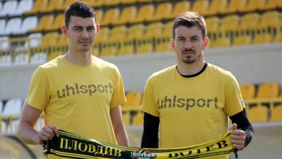 Отборът на Ботев Пловдив осъществи двоен трансфер на вратарския пост