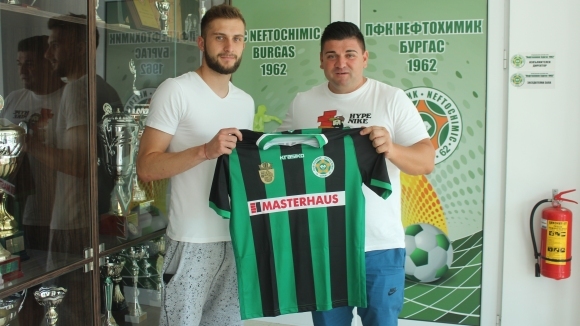 Нападателят Иван Колев вече е играч на Нефтохимик Бургас Контрактът