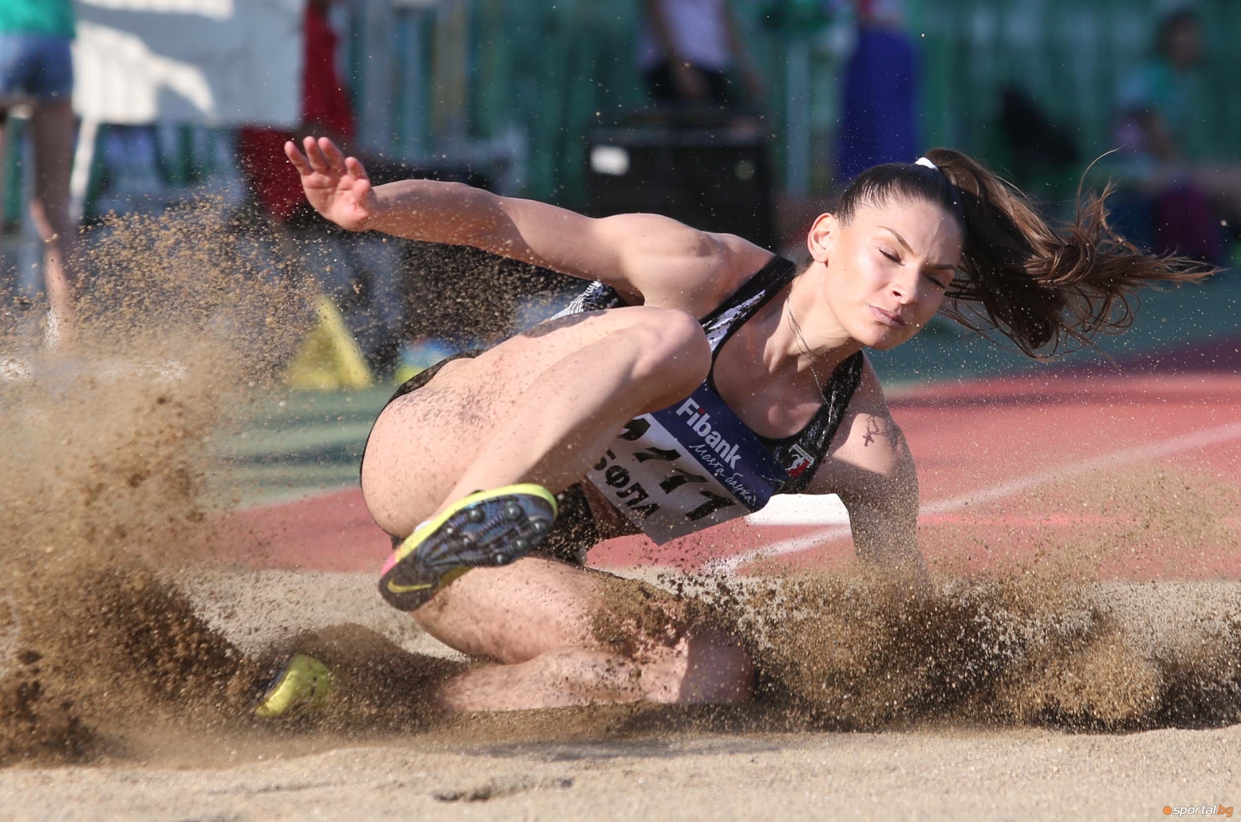 Габриела Петрова и Александра Начева постигнаха силни резултати в скока