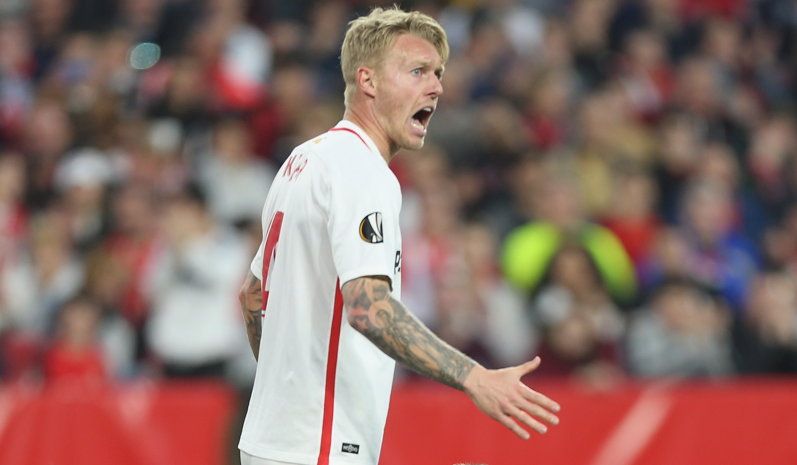 Севиля може да се раздели с капитана си Симон Кяер