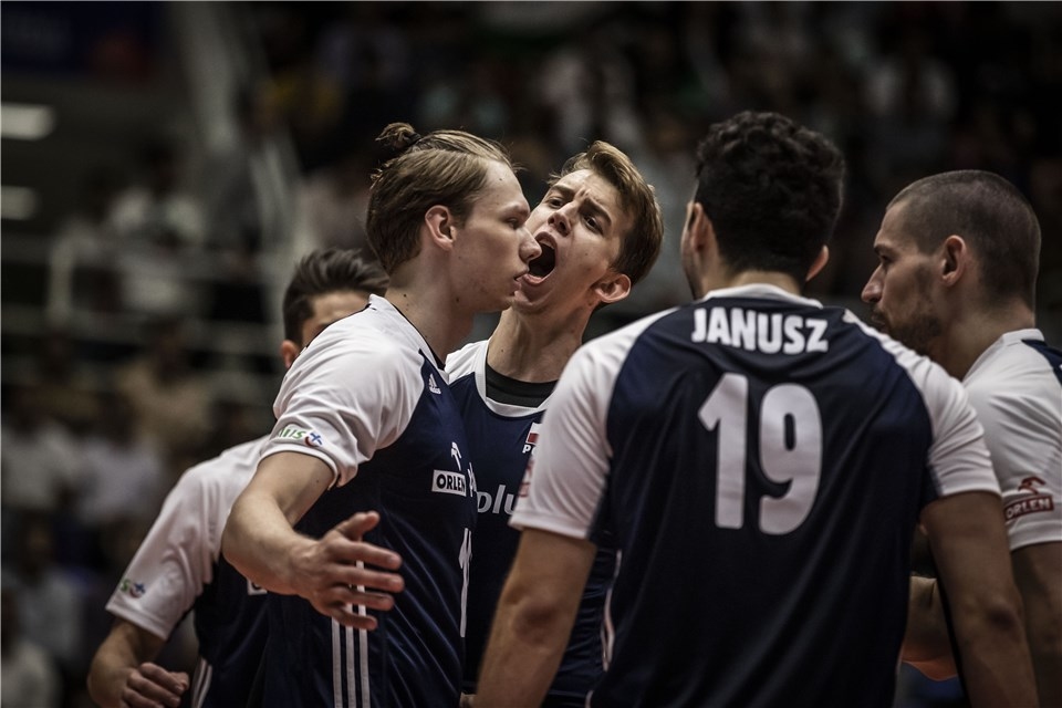 Световният волейболен шампион Полша записа много трудна 5-а победа в