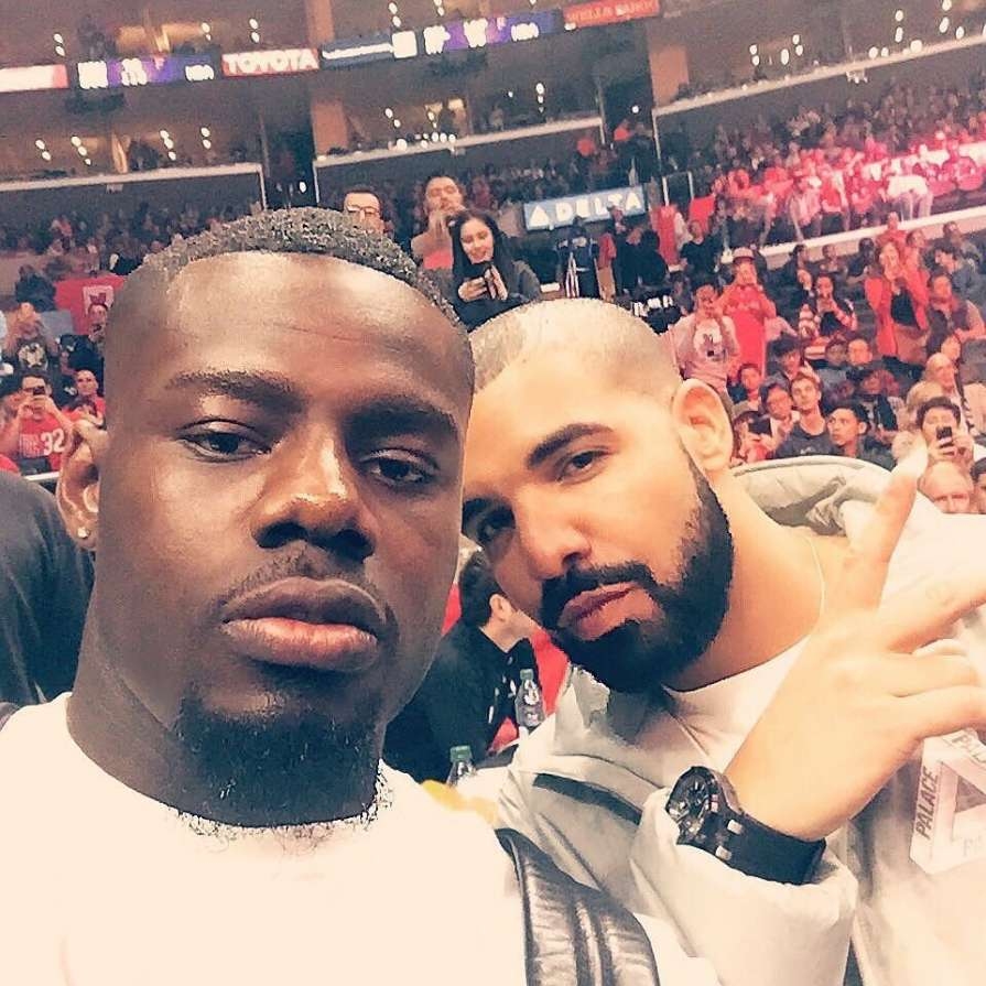 Американският боксьор Андрю Табити 17 1 13 КО се снима с