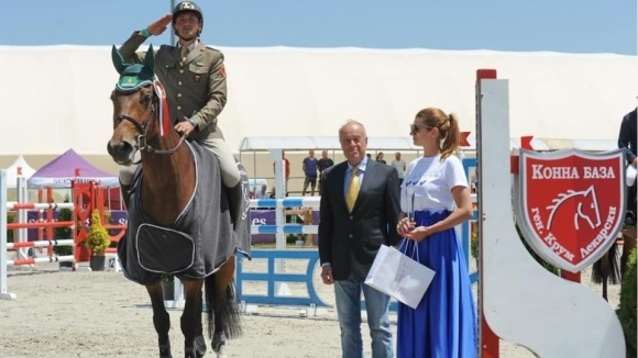 Вицепрезидентът на Европейската федерация по конен спорт Арман Озкьоркей даде