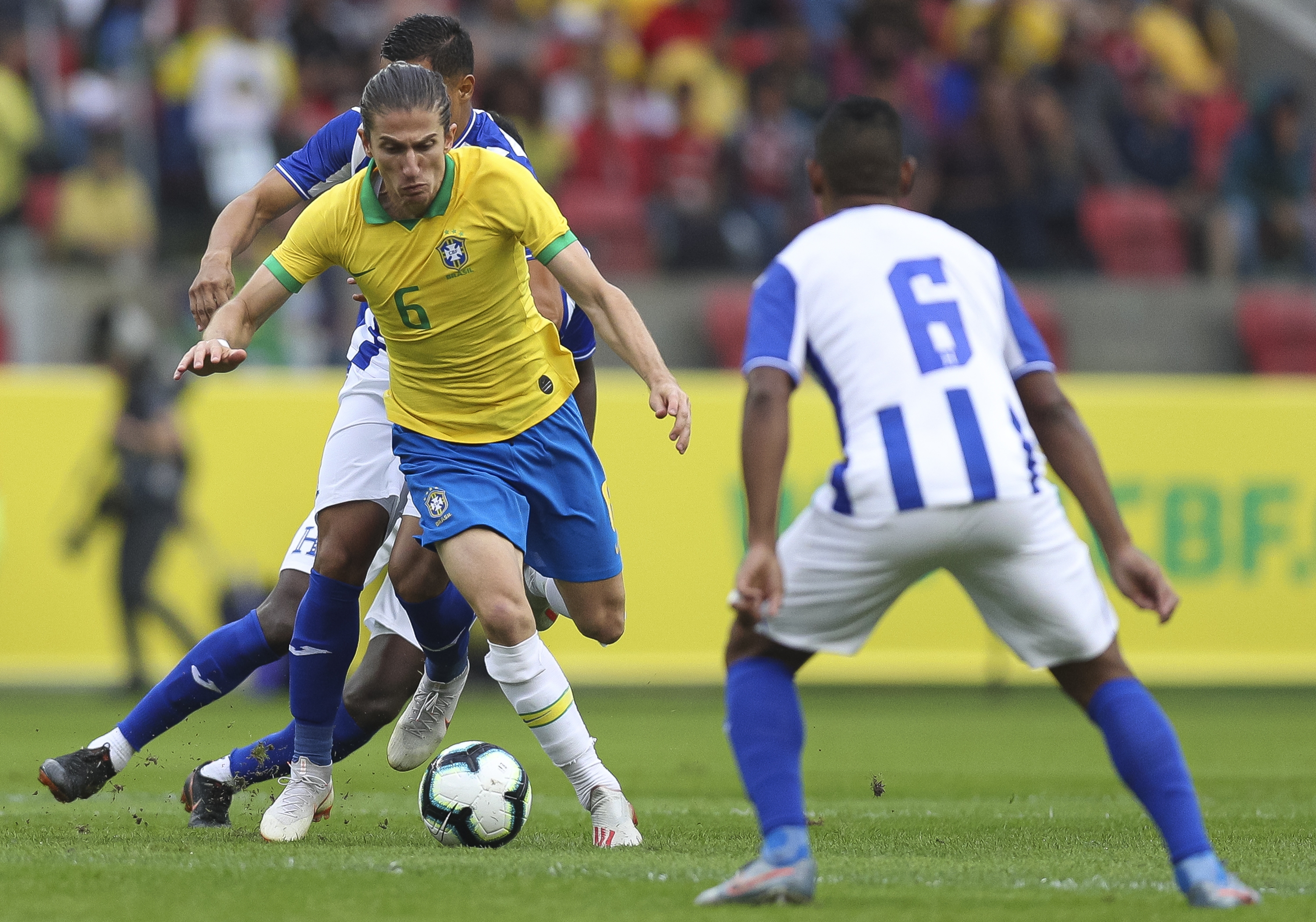 Лион е започнал преговори с левия защитник на Атлетико Мадрид