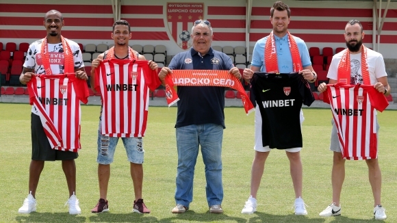 Четирима нови футболисти подписаха договори с Царско село за дебютния