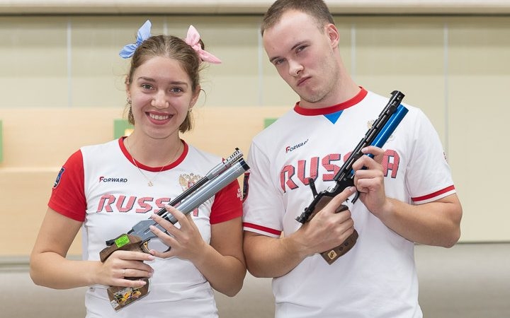 Руснаците Виталина Бацарашкина и Артьом Черноусов завоюваха първите златни медали