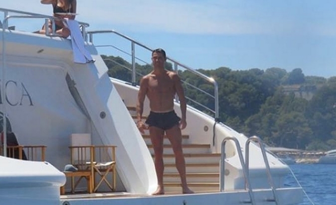 Мегазвездата на Ювентус Кристиано Роналдо си почива на 46-метрова яхта,