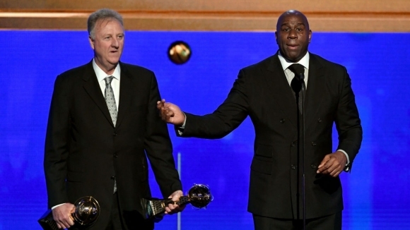 Легендите на НБА Лари Бърд и Меджик Джонсън получиха награди