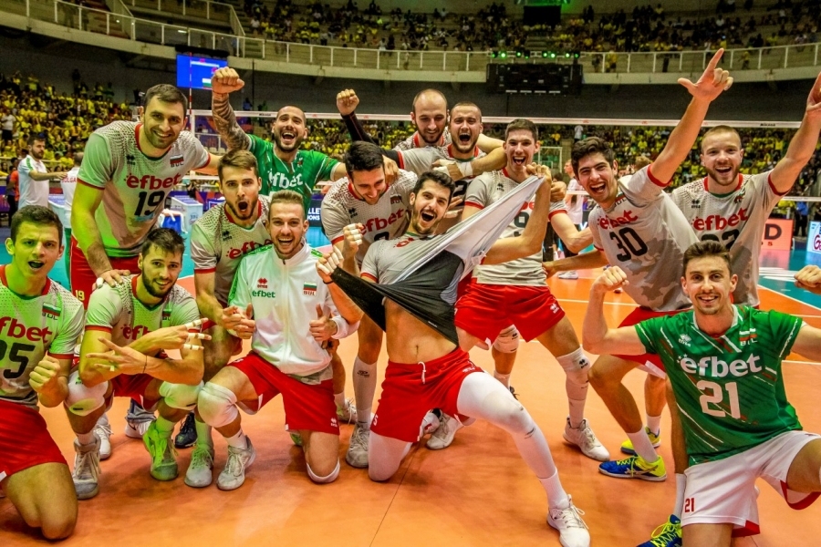 Националният отбор на България по волейбол за мъже пристигна късно