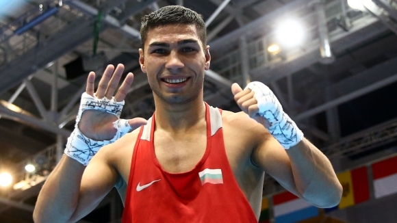 Даниел Асенов стана вторият български боксьор който ще се бие
