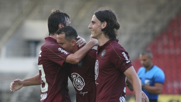 Два от отборите с претенции в приближаващия сезон във Втора