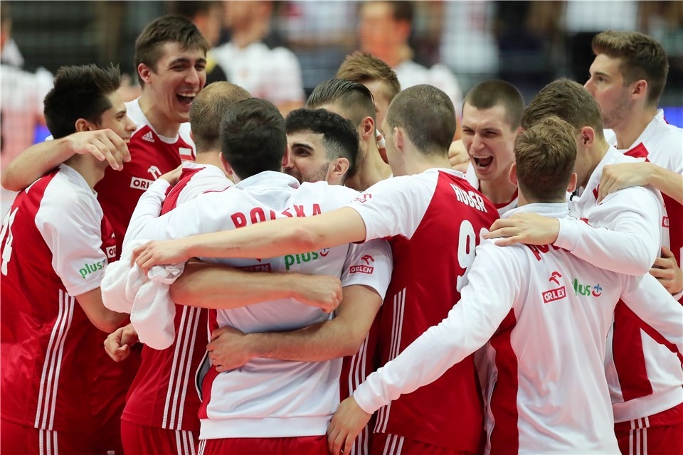 Световният волейболен шампион Полша е все по-близо до класиране за