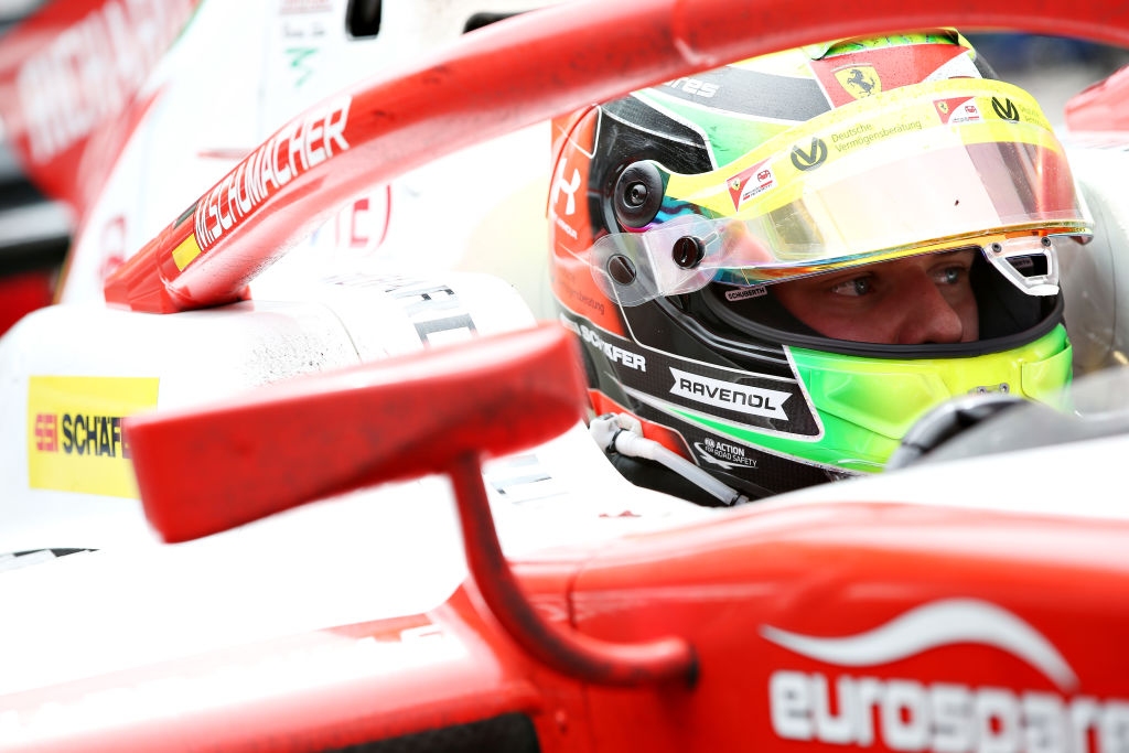 Пилотът на Према във Формула 2 Мик Шумахер изпусна подиума