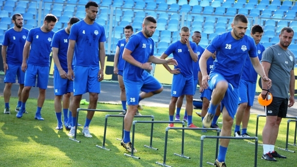 Стамен Белчев изведе 27 футболисти на първата тренировка за Арда