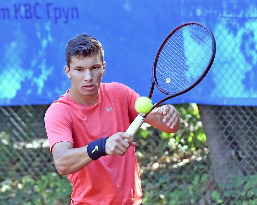 Продължава доброто представяне на българските тенисисти на турнира за юноши
