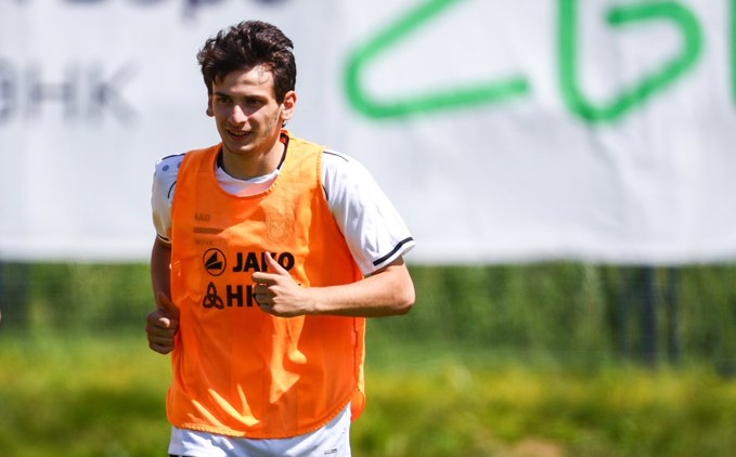 Бившият халф на Локомотив Москва Хвича Кварацхелия ще продължи кариерата