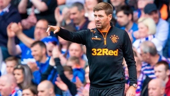 Легендата на Ливърпул Стивън Джерард е получил предложение от собственика