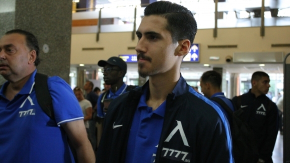 Отборът на Левски пристигна в Словакия предаде репортер на Sportal bg Самолетът