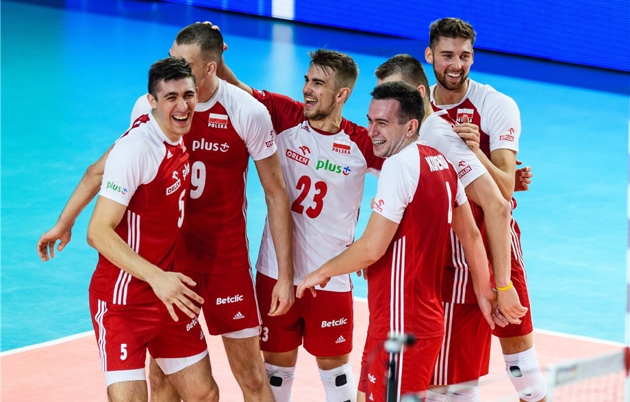 Световният волейболен шампион Полша направи сериозна крачка към класиране за