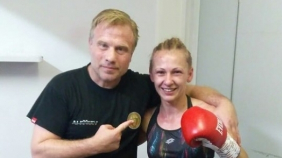 Колоритната професионална боксьорка Иванка Иванова Лъвицата прие хвърлената ръкавица