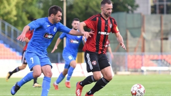 Потенциалните съперници на Локомотив Пловдив изиграха днес първия си мач