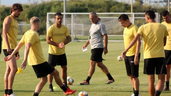 Старши треньорът на Ботев Пловдив Желко Петрович определи група от