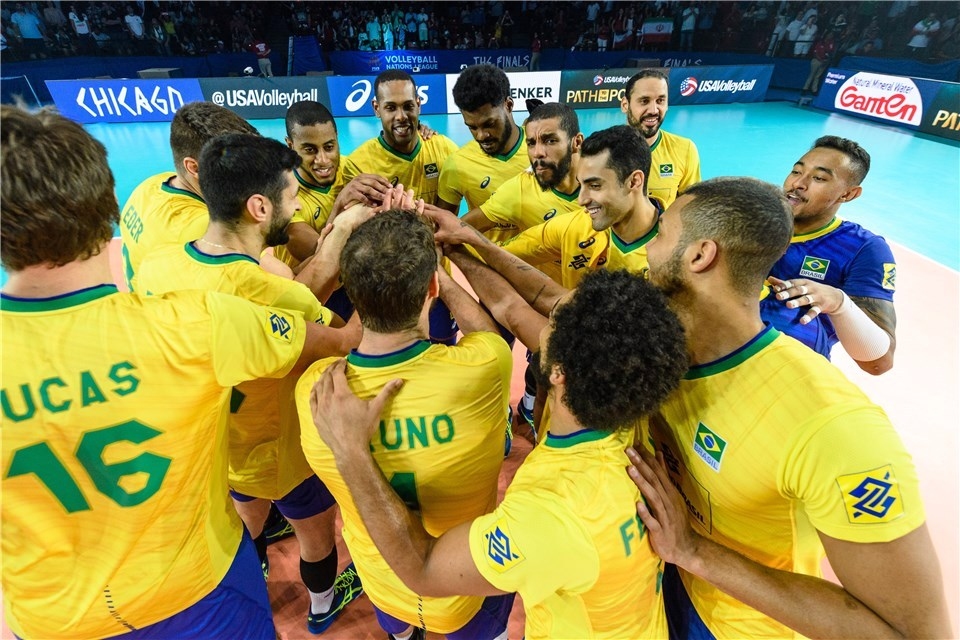 Олимпийският волейболен шампион Бразилия стана последният полуфиналист в Лигата на