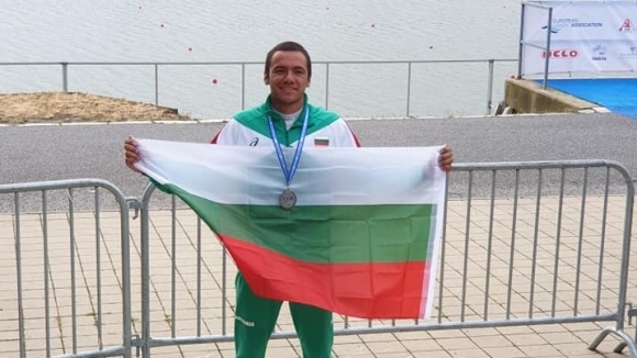 Българинът Денис Димитров спечели сребърен медал в дисциплината едноместен каяк