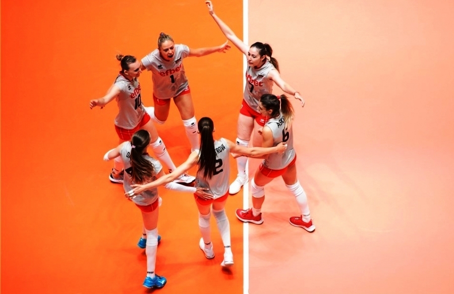Женският национален волейболен отбор на България отстъпи на Азербайджан с