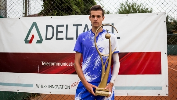 16 годишният български тенис талант Симеон Терзиев безапелационно грабна титлата на