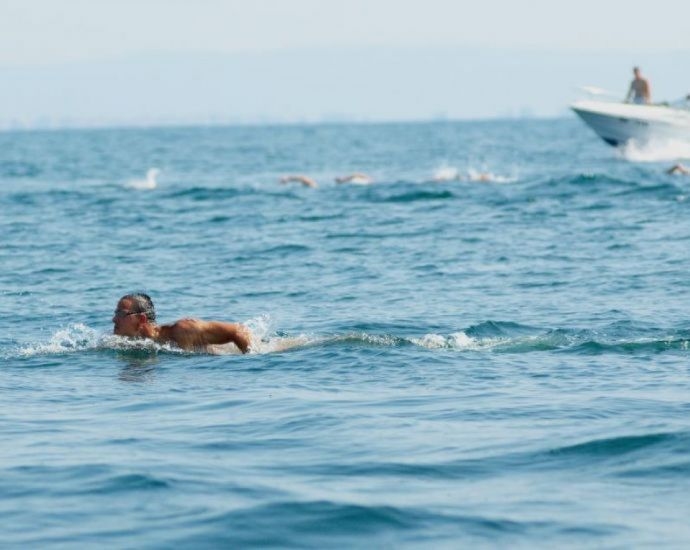 Плувецът Цанко Цанков 31 г започна с успешен старт преплуването