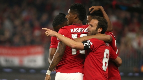 Отборите на Манчестър Юнайтед и Лийдс играят при 1 0 в