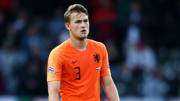 Матайс де Лихт вече официално е футболист на Ювентус като