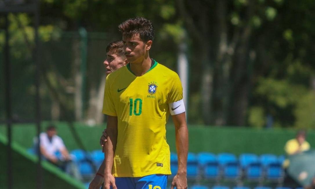 17 годишният полузащитник на бразилския Фламенго Рейнир Жезуш Карвальо може да