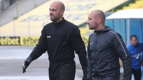 Вратарят на Левски Николай Михайлов започна тренировки с тима Както