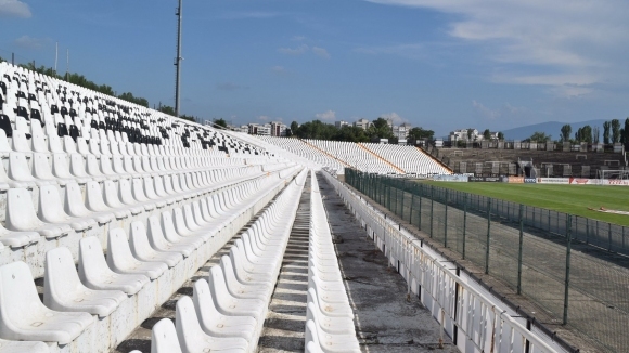 Стадион Локомотив в парк Лаута е готов да посрещне Спартак
