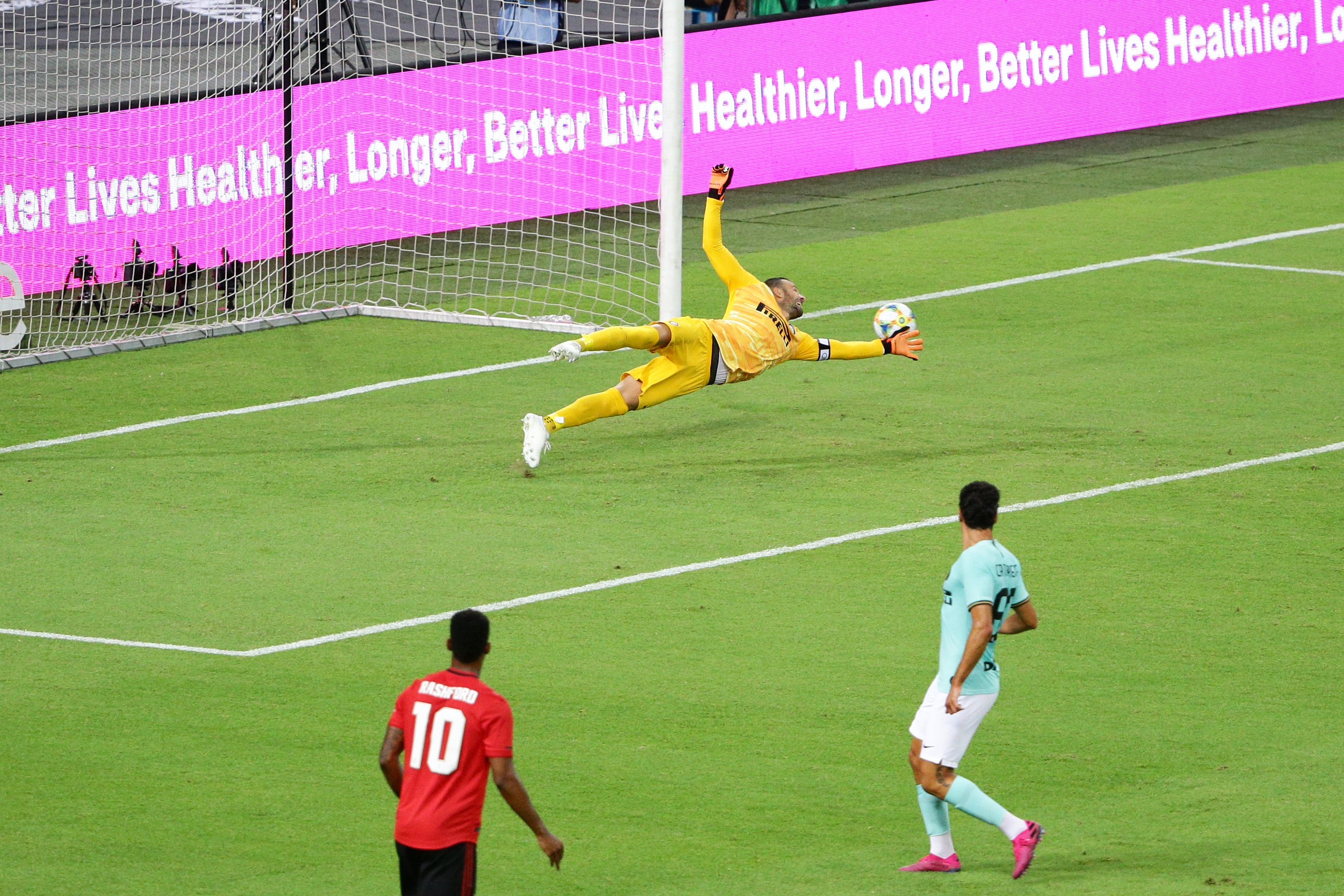 Манчестър Юнайтед се изправя срещу Интер в първия сериозен тест