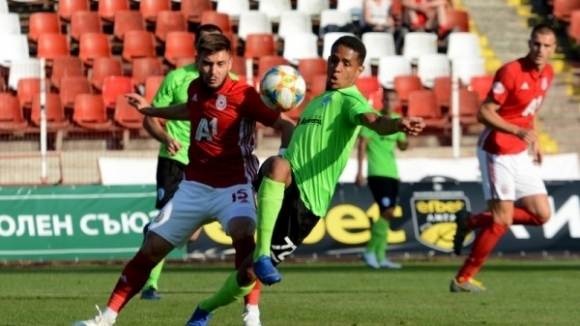 Покачилият неимоверно напрежението на стадион Българска армия този уикенд тим