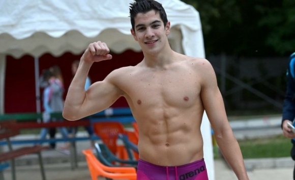 Светлозар Николов отпадна в сериите на 200 метра съчетано плуване